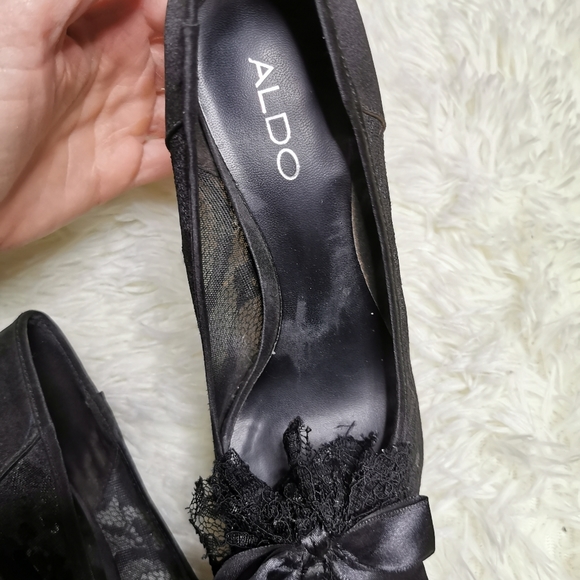 Laced Aldo shoes with Satin Bow - Picture 3 of 6